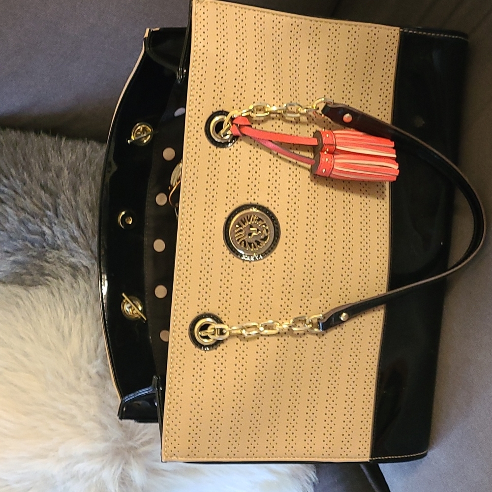 Anne Klein tote black patent leather and beige